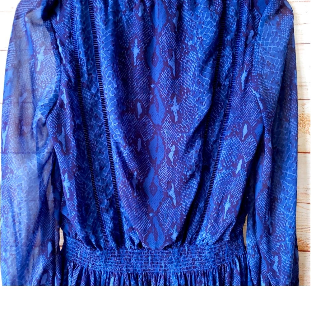 Banana Republic Deep Blue Snake Print Long Sleeve Dress
Womens Size large - Picture 4 of 5